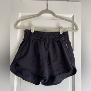 Lululemon shorts size 2 black with liner and pocket